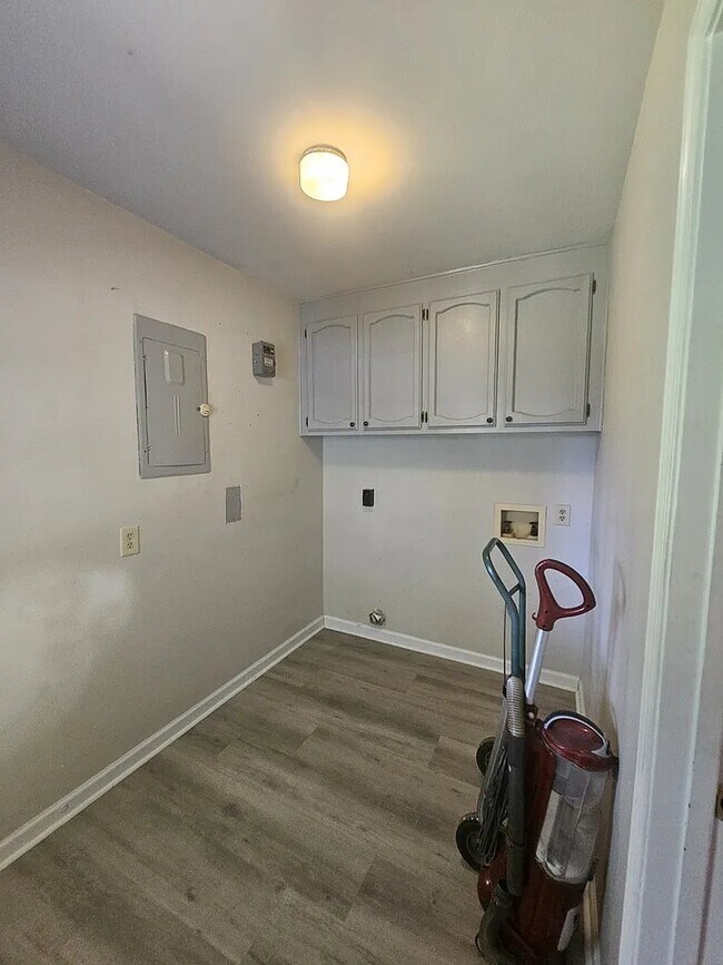 Building Photo - 27619 Gaylord South Rd
