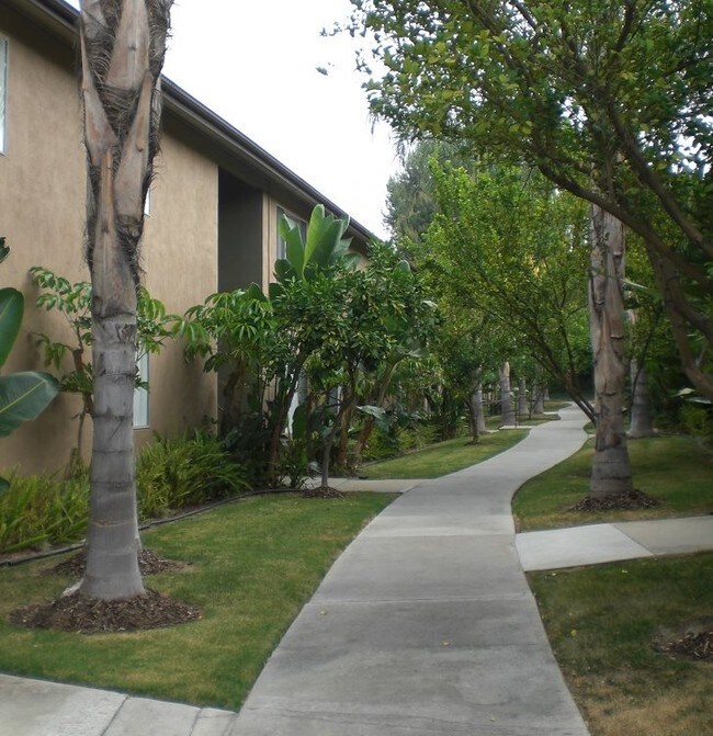 Idylwood Apartments 1800 Brea Blvd Fullerton CA 92835 Apartment Finder