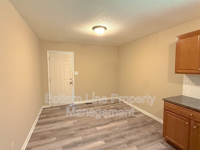 Building Photo - 612 Dundeen Dr