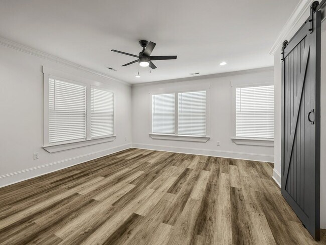 Building Photo - 214 Averill St