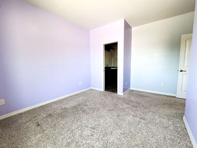 Building Photo - Spacious 4-Bed, 3-Bath Gem with 1804 Sq. F...