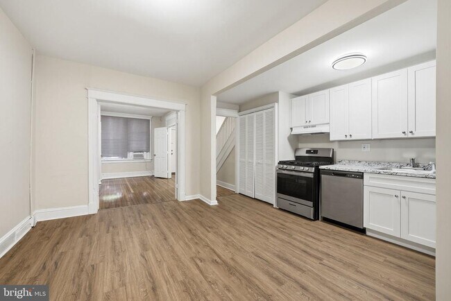 Building Photo - 711 Harvard St NW