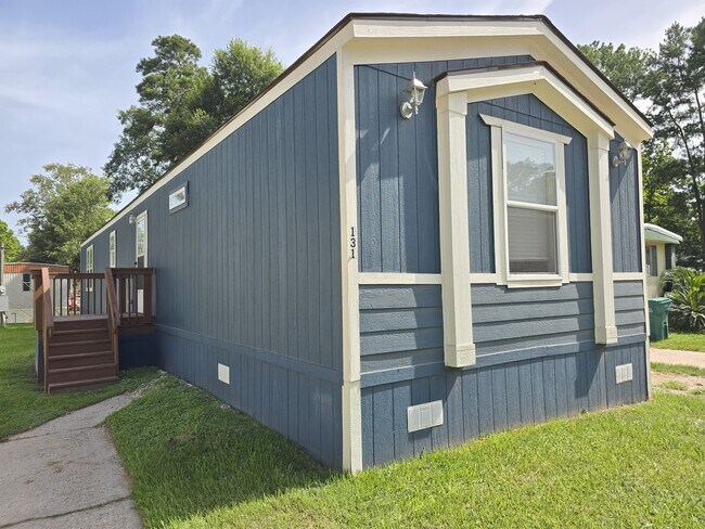 Building Photo - 131 Eloise St