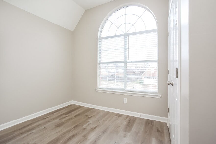 Building Photo - 1390 Bayberry Hill Dr