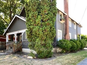 Building Photo - 240 NW 9th St
