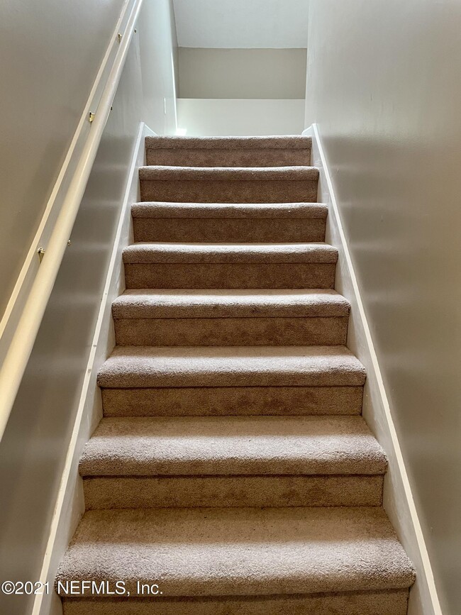 Building Photo - 400 Bayridge Ct