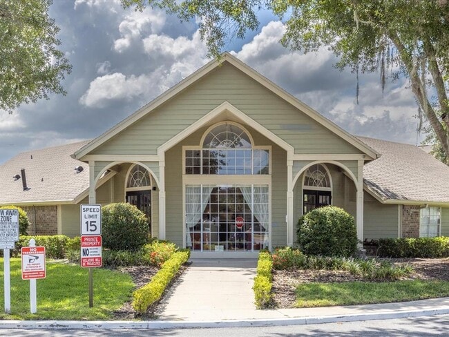 Building Photo - 2550 N Alafaya Trail