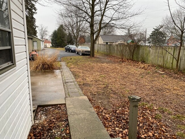 Building Photo - Spacious Manheim 3 Bedroom, 2 Bath House