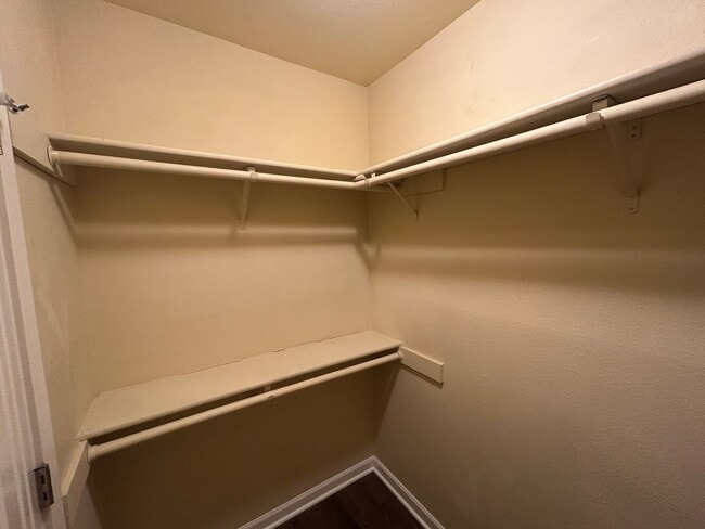 Building Photo - Gorgeous 1 bd Condo located in a prime loc...
