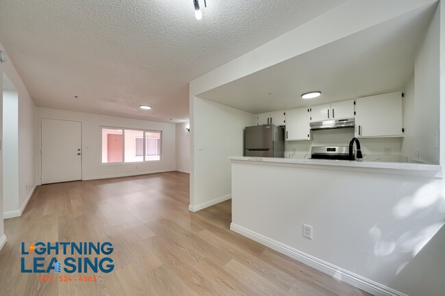 Building Photo - 13912 Sayre St