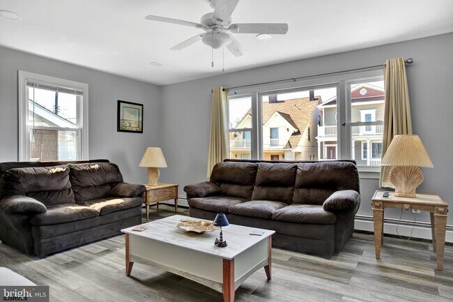 Building Photo - 15 N Victoria Ave