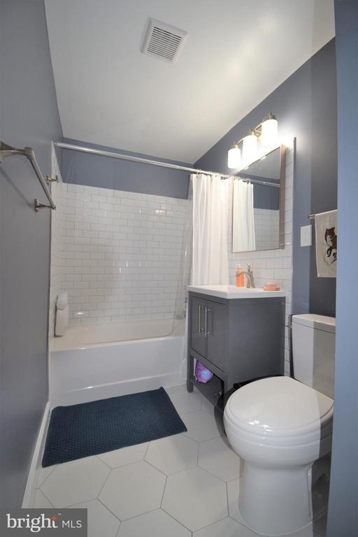 Building Photo - 8811 Badger Dr