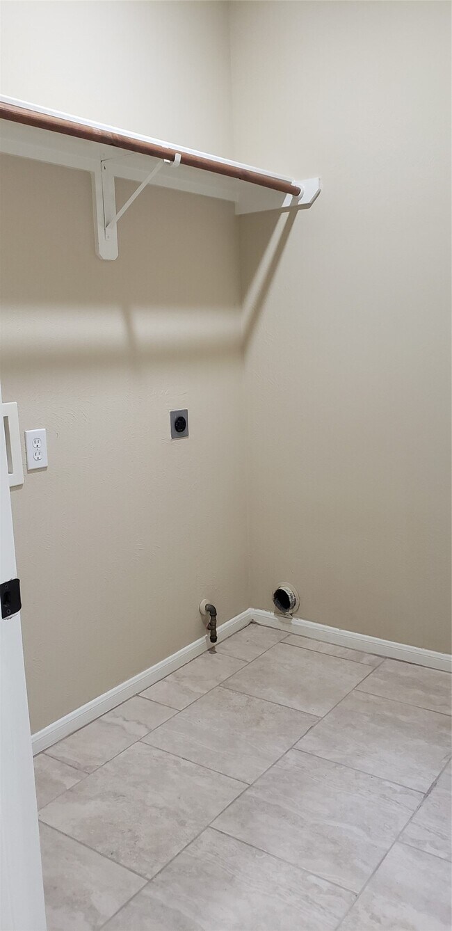 Building Photo - 3839 Landon Park Dr