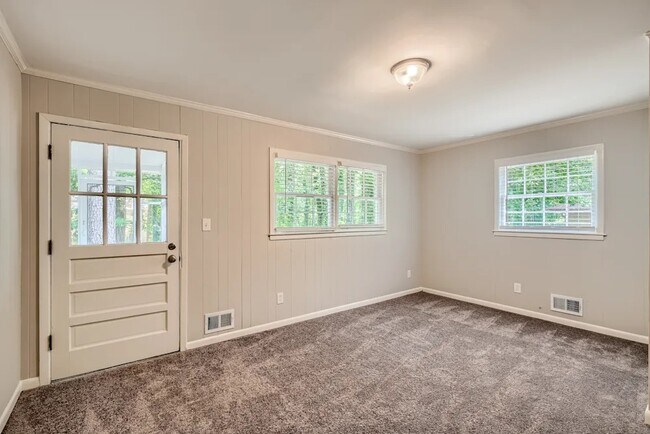 Building Photo - 1704 Chase Ridge Dr