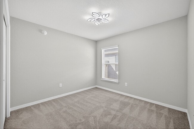 Building Photo - Single-Story 4/2 in Prime Riverview Location