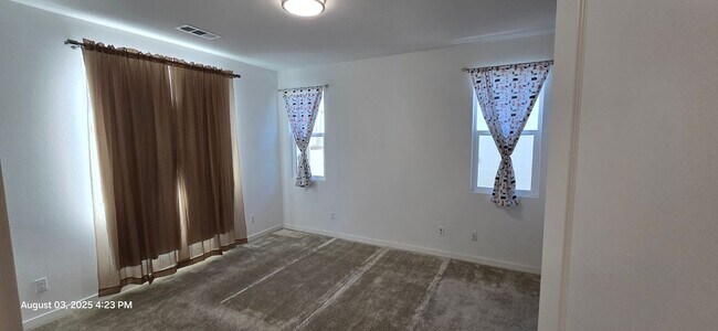 Building Photo - 26149 Park Ave