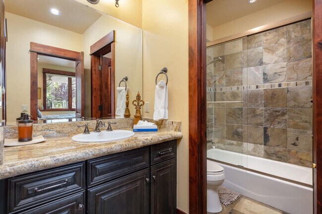 Building Photo - 195 Marks Ln