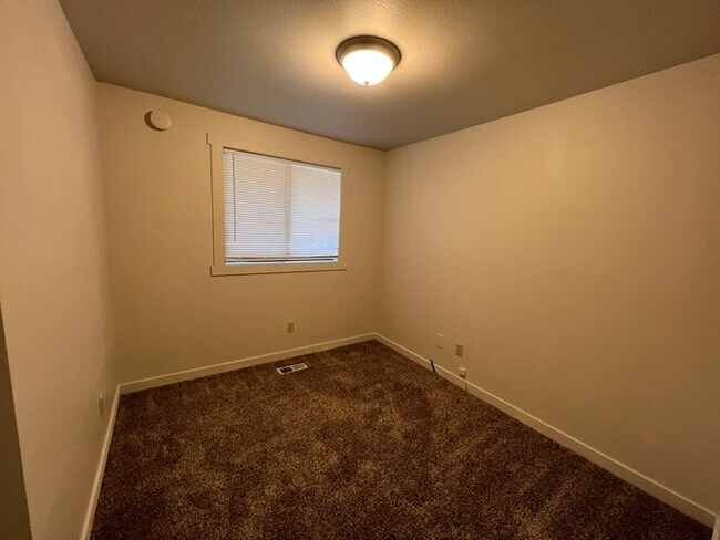 Building Photo - 3 Bed 2 Bath in Nampa!