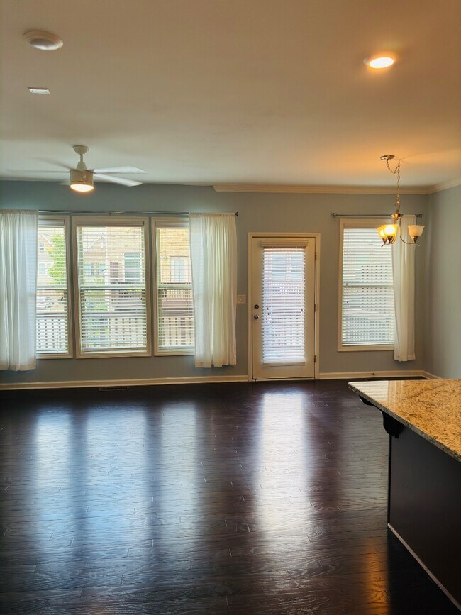 Building Photo - 901 Fawn Way