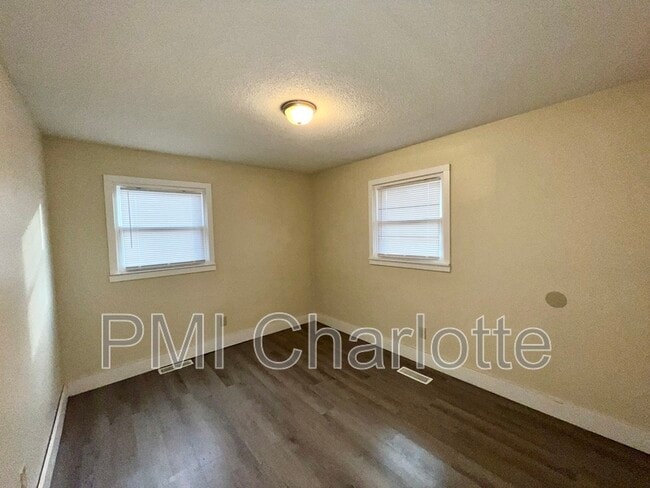 Building Photo - 3740 Branding Iron Dr