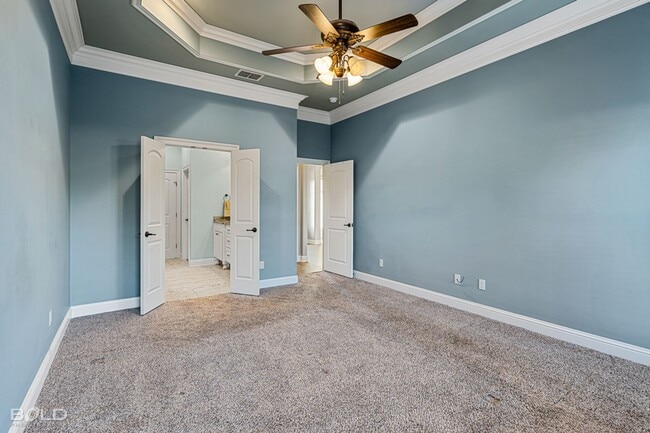 Building Photo - Beautiful 3 Bed 2 Bath Home Right Off of S...