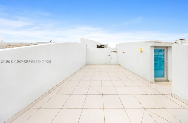 Building Photo - 2950 NE 188th St