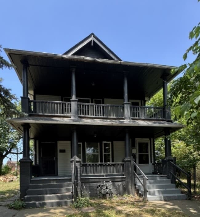 Building Photo - 9013/15 Yale Avenue - 2