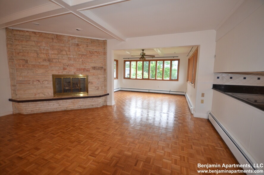 Building Photo - 20 Mossdale Rd