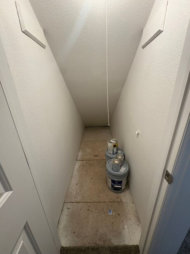 Building Photo - Fully Renovated 3 Bed 2.5 Bath Townhome w/ 1 Car Garage & Yard!