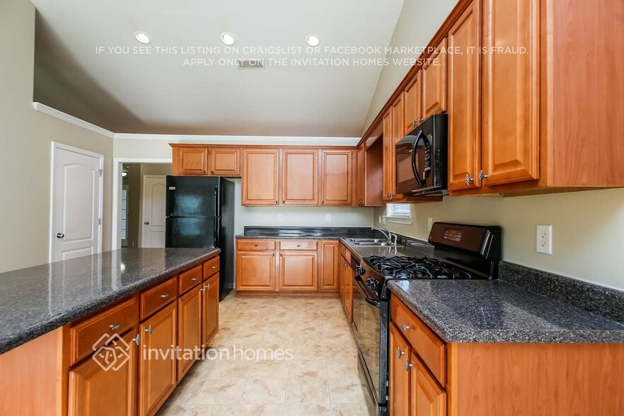 Building Photo - 1029 S Creek Dr