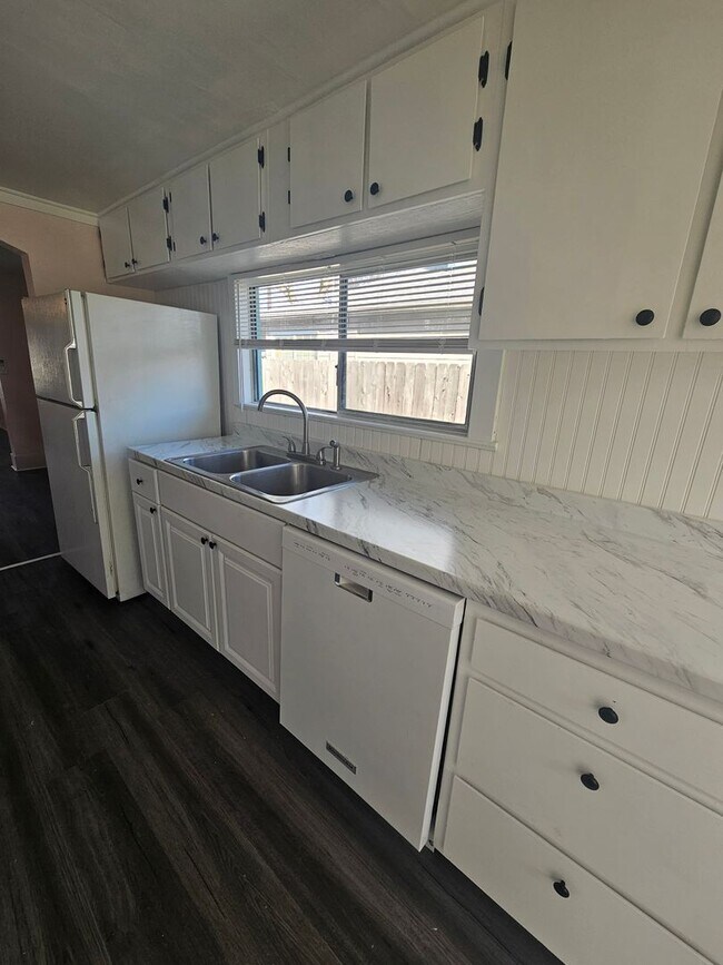 Building Photo - 2502001