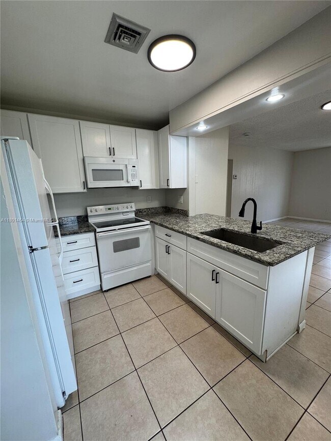 Primary Photo - 182 W 28th St