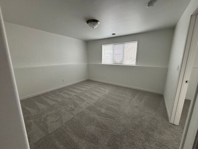 Building Photo - 3 Bed 3 Bath Townhome