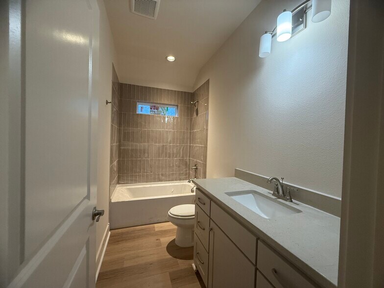 Building Photo - 104 Kirkland St