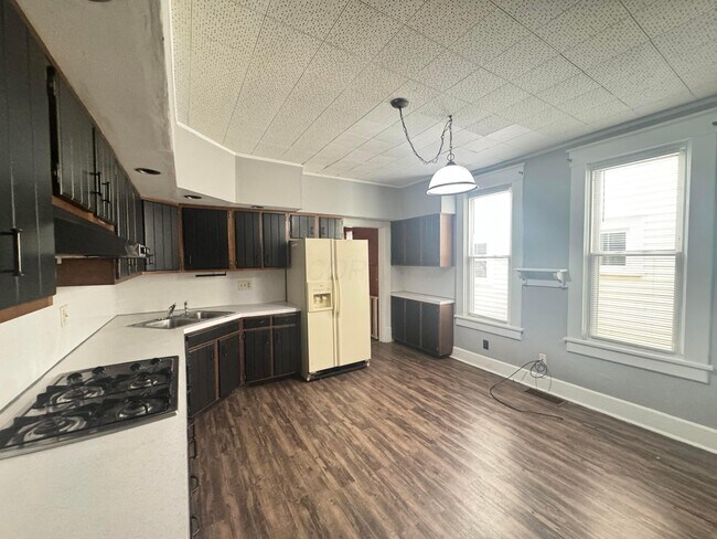 Building Photo - 617 E Main St