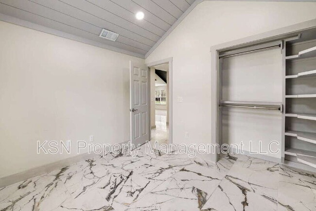 Building Photo - 106 Laurel Oaks