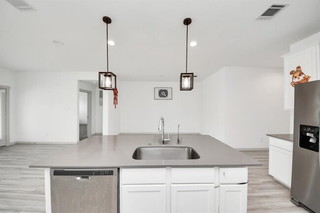 Building Photo - 7007 Fleetwood Crescent Wy