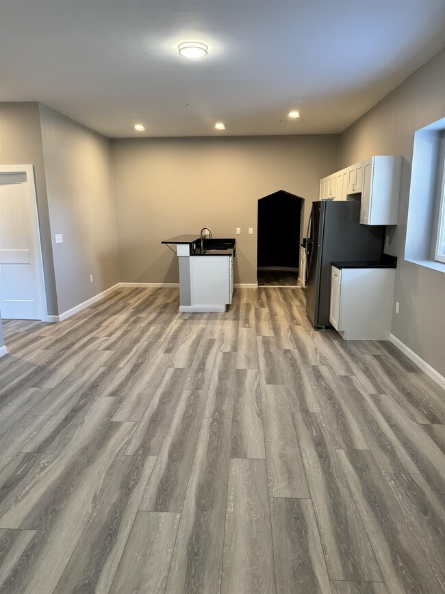 Building Photo - 45 Monarch Wy