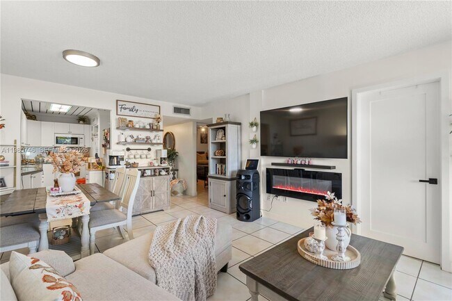 Building Photo - 10000 NW 80th Ct