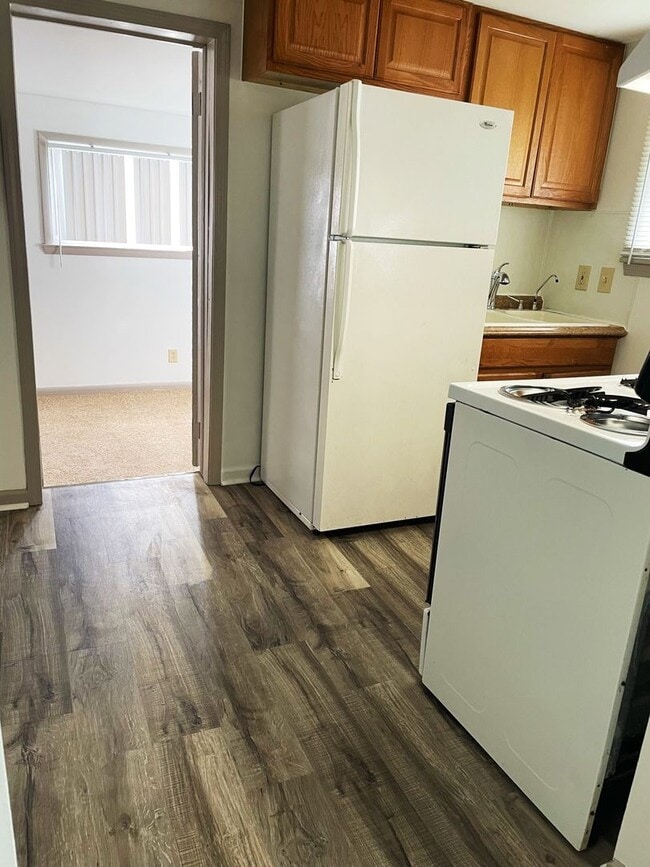 Building Photo - Lovely Two Bedroom House Near Washtenaw Golf Club!