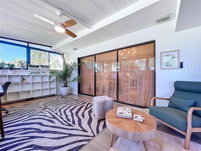 Building Photo - 4646 La Jolla Dr