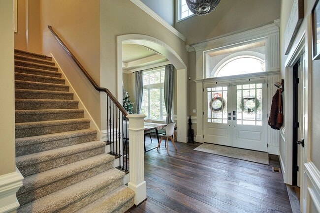 Building Photo - 5Bd/4.5Ba Sammamish Home