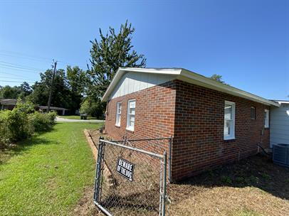 Building Photo - WELCOME!!! THIS IS A BEAUTIFUL HOUSE FOR Y...
