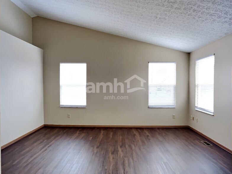 Building Photo - 5888 Gazelle Dr