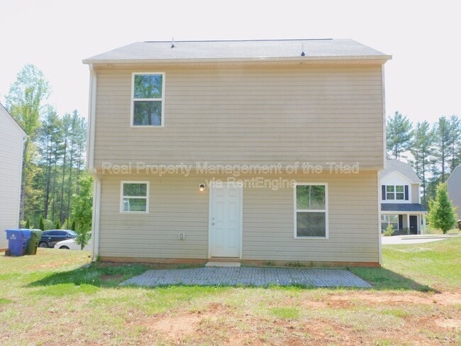 Building Photo - 604 Quail Ln