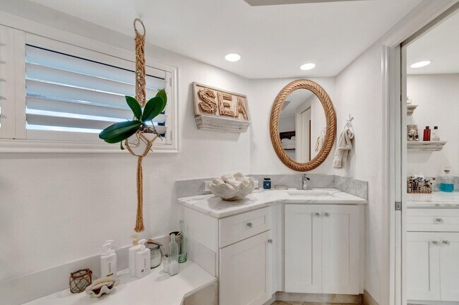 Building Photo - 5279 Fountains Dr S