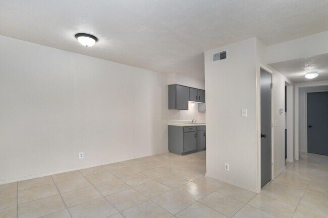 Building Photo - 154 Fairway Ave