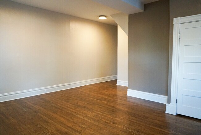 Building Photo - Recently Updated 3Bedroom 2Bath Condo