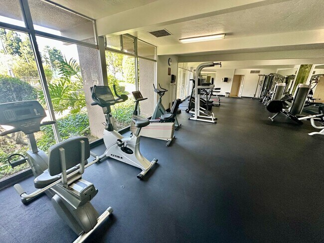 Building Photo - Beautiful condo in resort community