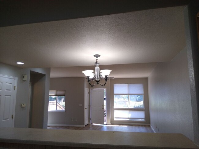 Building Photo - Fabulous Townhome Near Cherry Creek State ...